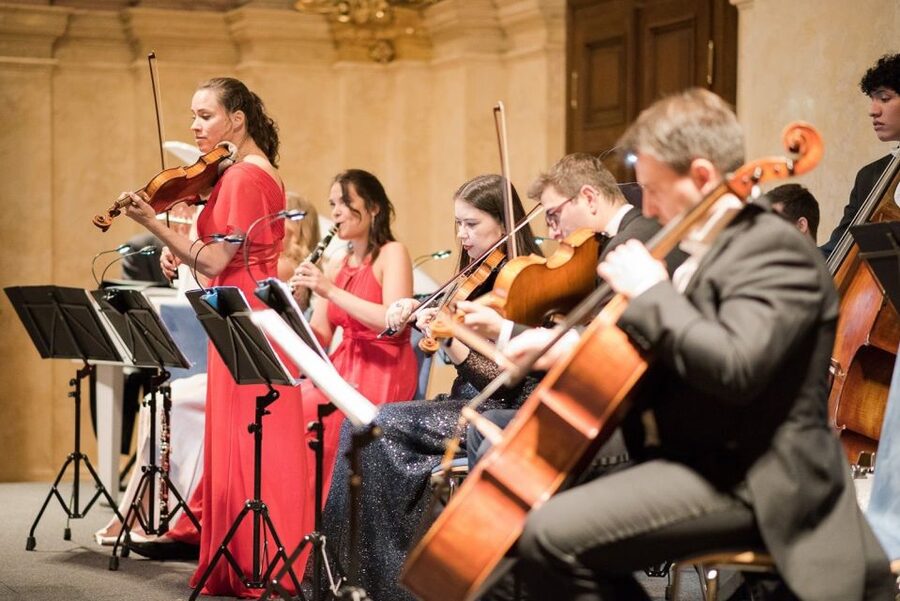 Vienna Supreme Orchestra at Palais Niederösterreich - Langtagssaal and the ceiling fresco moment