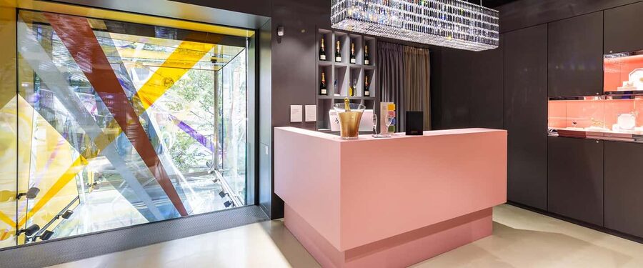 Vienna: Swarovski House Tour with Champagne & Gift - Your crystal gift and the store browsing time that follows