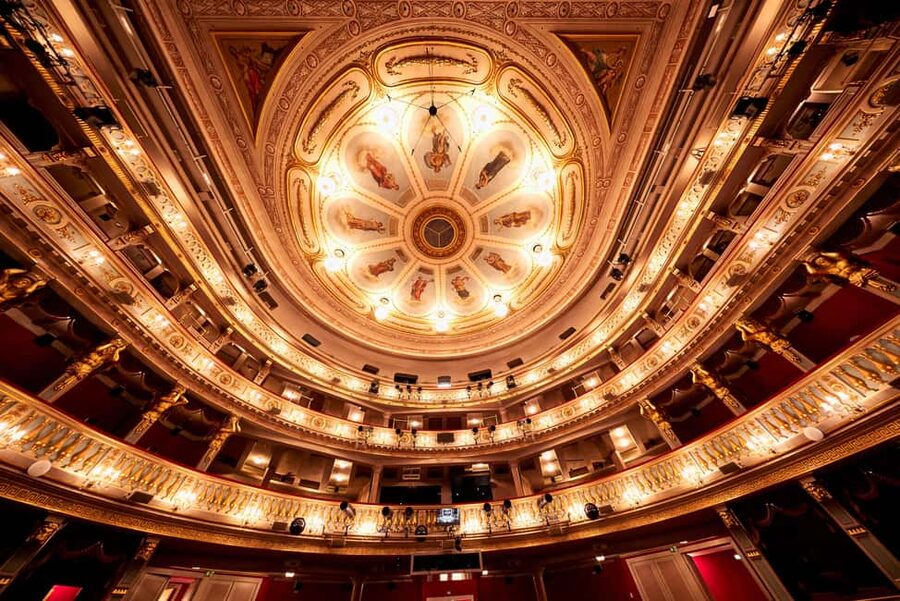 Vienna: Theater an der Wien Backstage Tour - Price and timing: why $10 for an hour can be good value