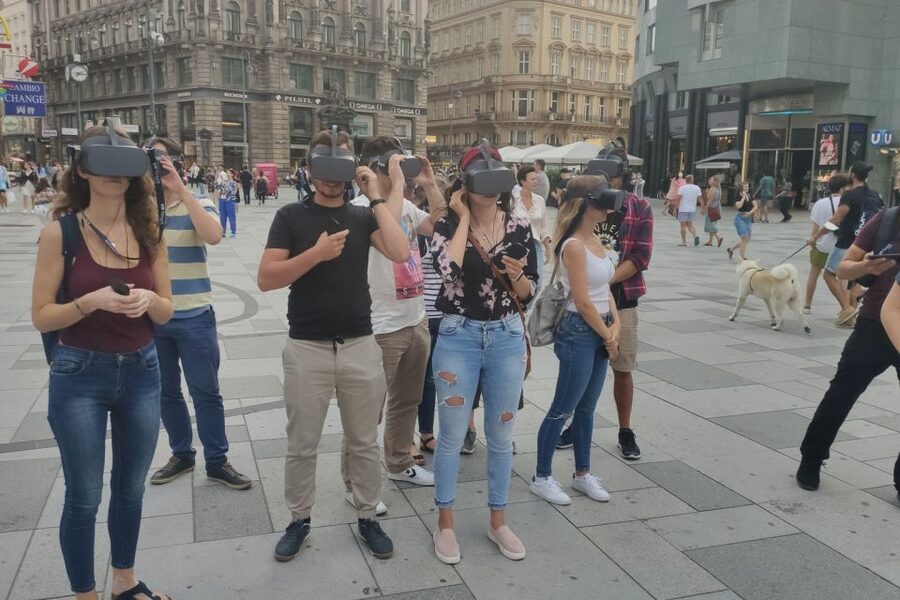 Vienna: Time Traveling Virtual Reality Sightseeing Tour - Live guide in English or German, plus audio in 7 languages