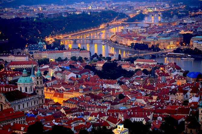 Vienna to Prague - Private Transfer with 2 hours of Sightseeing - Český Krumlov for the Big-Feeling Castle Town Moment