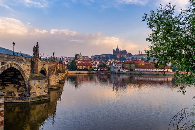 Vienna to Prague - Private Transfer with 2 hours of Sightseeing - Pickup and Drop-off: The Door-to-Door Benefit