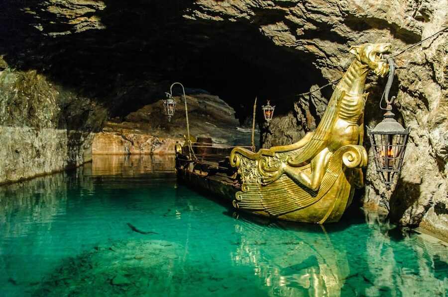 Vienna: Vienna Woods Tour with Underground Lake and Wine - Pickup and the 4-hour pacing (so you do not feel rushed)