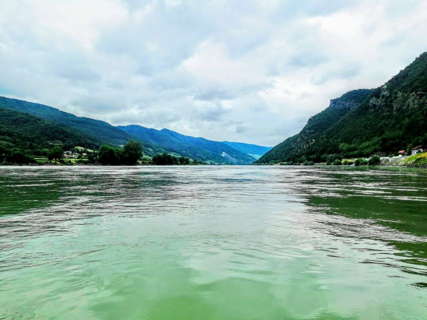 Vienna: Wachau Valley Private Kayak and Wine Tour - Spitz: where the wine region starts and tasting turns the day fragrant