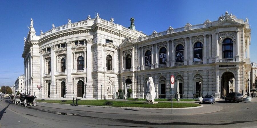 Vienna: Walking Tour of the Historic Ringstrasse - City Hall to Burgtheater: civic drama and political theater