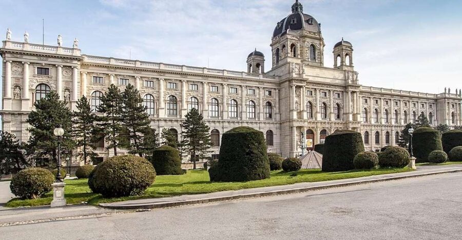 Vienna: Walking Tour of the Historic Ringstrasse - Starting at Liebenberg-Denkmal, and getting your bearings quickly