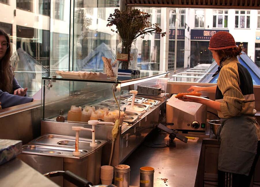 Vienna: Wiener Sausage Stand Tour with Tastings - Learning Viennese sausage dialect, Eitrige and 16er Blech
