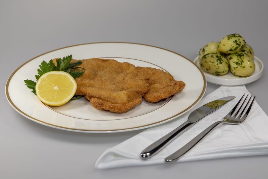Vienna: Wiener Schnitzel and Strudel Cooking Class - Wine and the Dinner Party Feel: What the Evening Includes