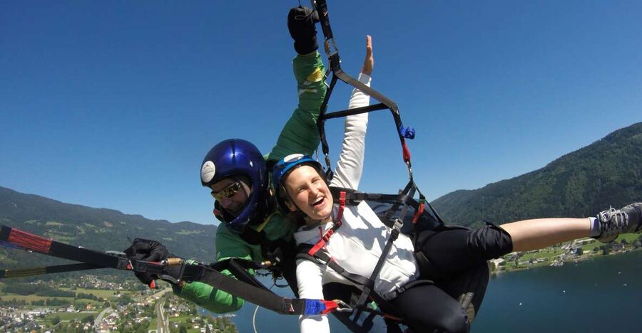 Villach/Ossiachersee: Paragliding "Action" Tandemflug - What the Flight Feels Like: Eagle-Style Freedom Over Water and Peaks