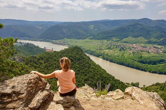 Wachau for Adventurers - Stop in Dürnstein: village charm before the climb