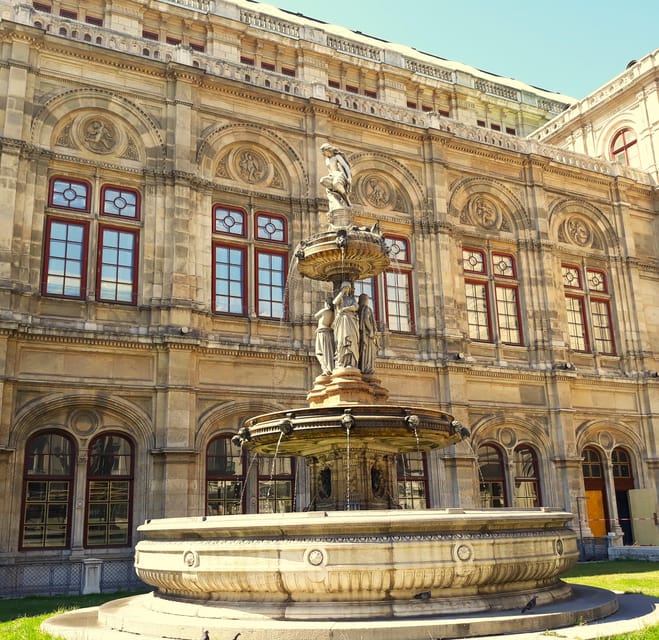 Wien: Tours with locals by public transport & walking - Hofburg Palace and the Ringstraße feel in guided walking time